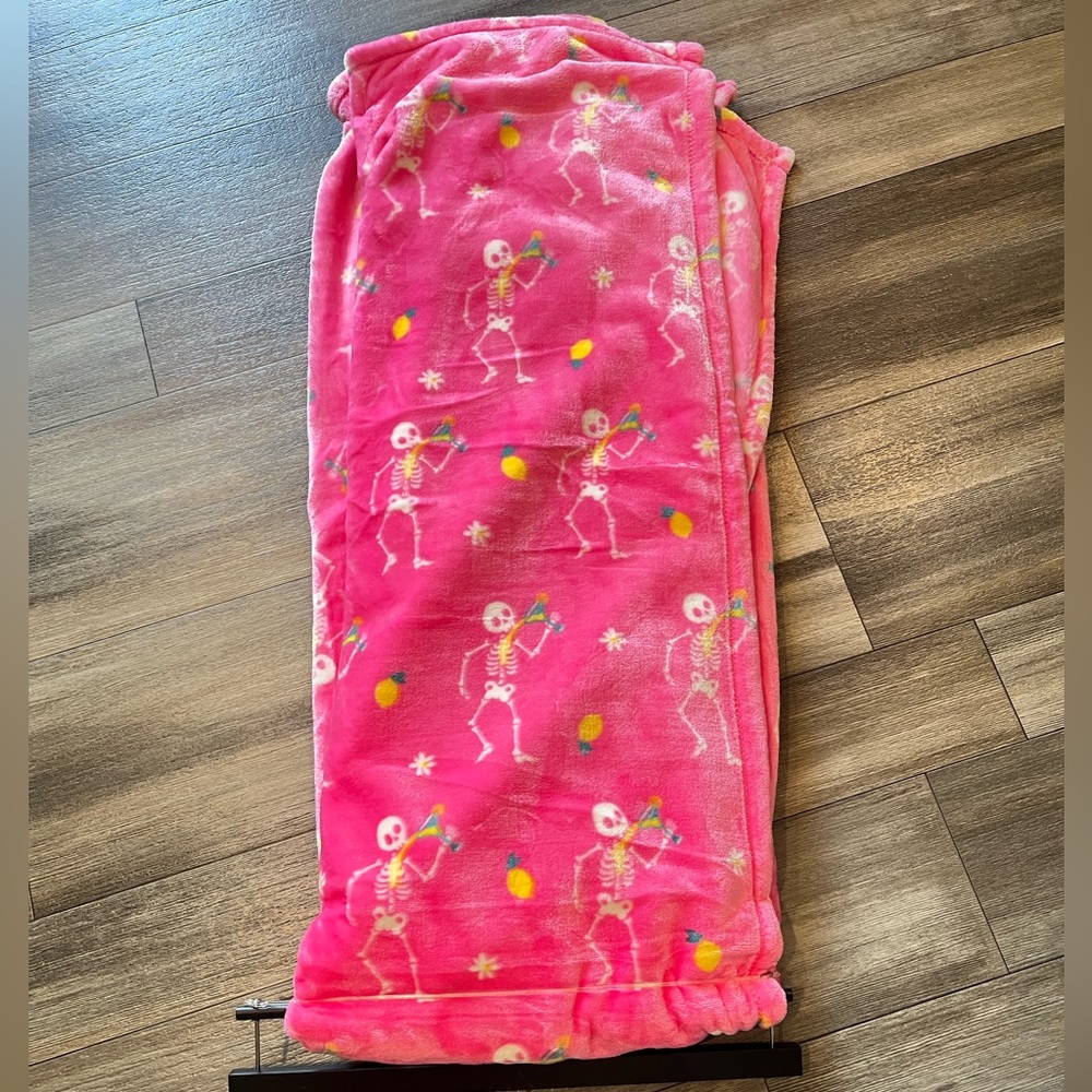Pink Summerween Skeleton Plush Throw Blanket